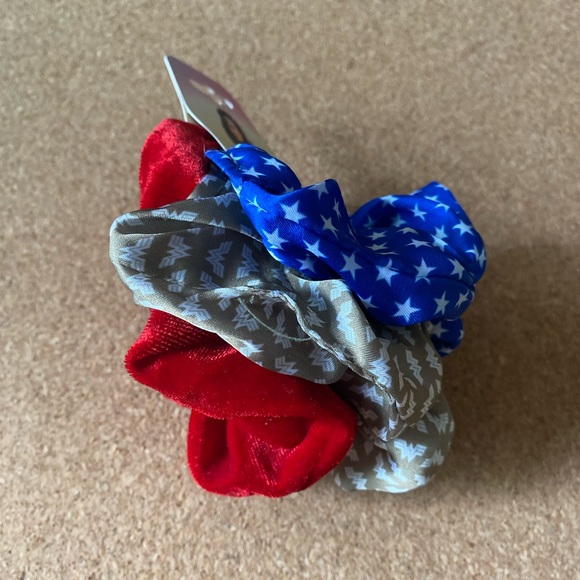 DC Comics WW84 Wonder Woman 3 pack scrunchie hair tie set - Picture 3 of 5